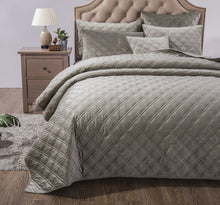 Load image into Gallery viewer, &quot;Davis&quot; Coverlet Bedspread Set